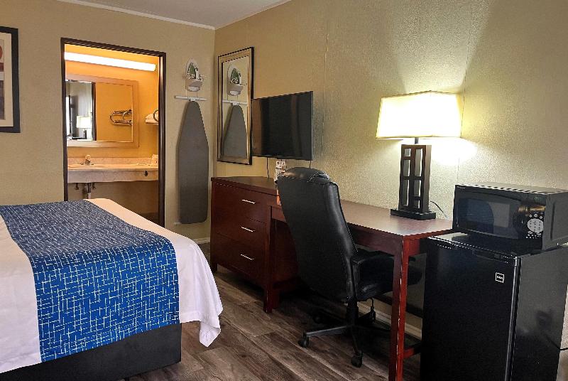 Travelodge by Wyndham Seymour image