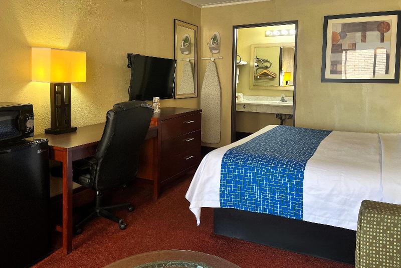 Travelodge by Wyndham Seymour image