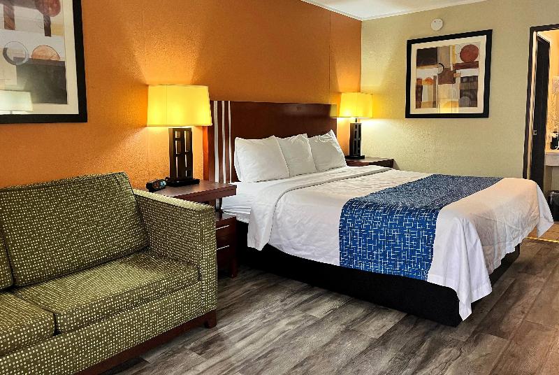 Travelodge by Wyndham Seymour image