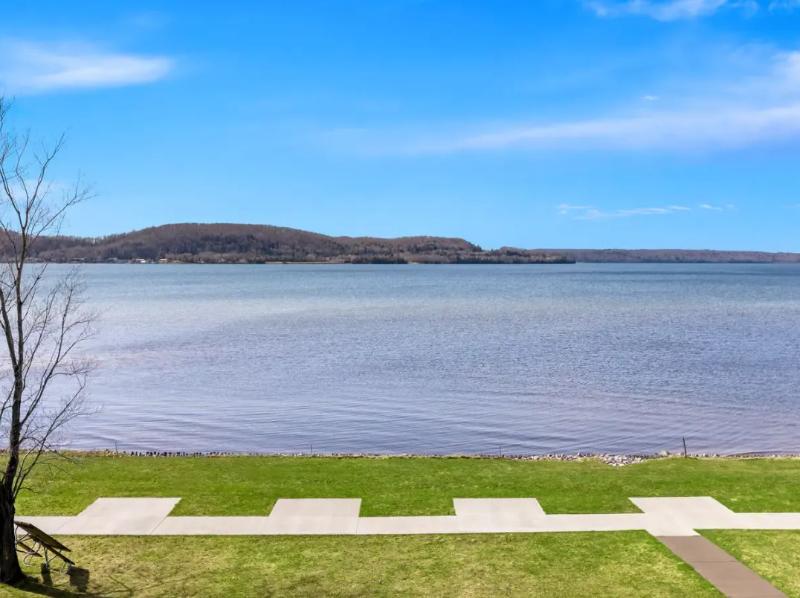 Comfort Inn & Suites Munising-Lakefront image