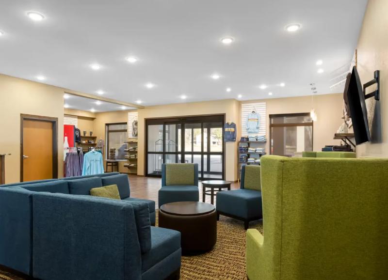 Comfort Inn & Suites Munising-Lakefront image