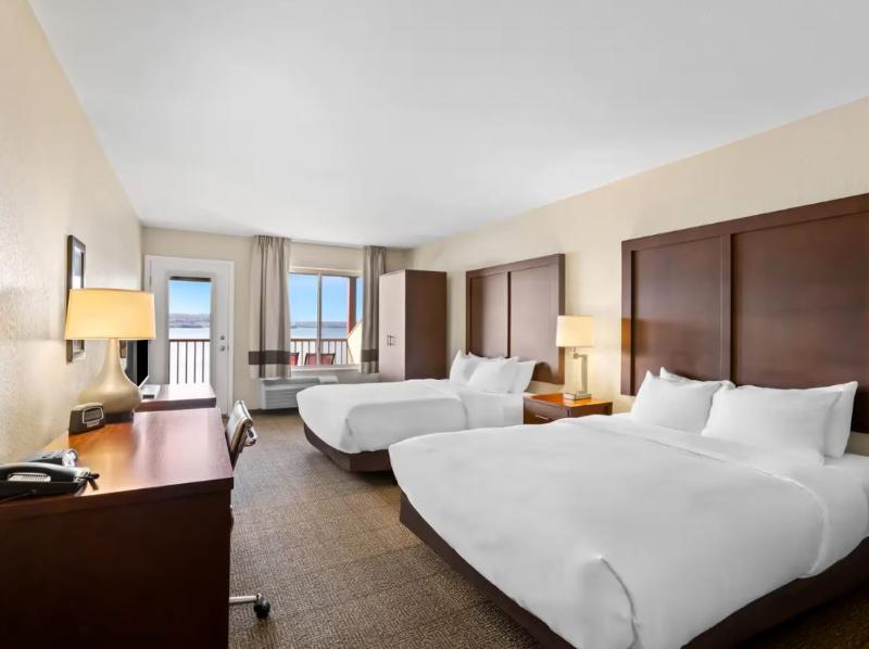 Comfort Inn & Suites Munising-Lakefront image
