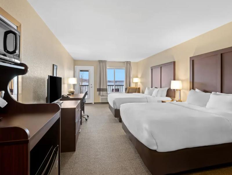 Comfort Inn & Suites Munising-Lakefront image