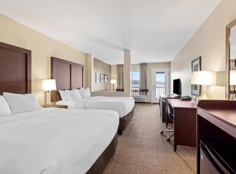 Comfort Inn & Suites Munising-Lakefront image