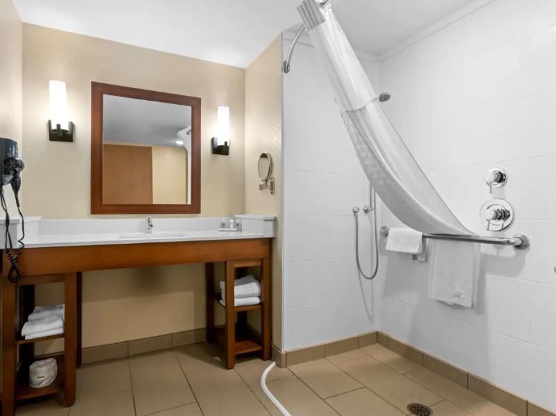 Comfort Inn & Suites Munising-Lakefront image