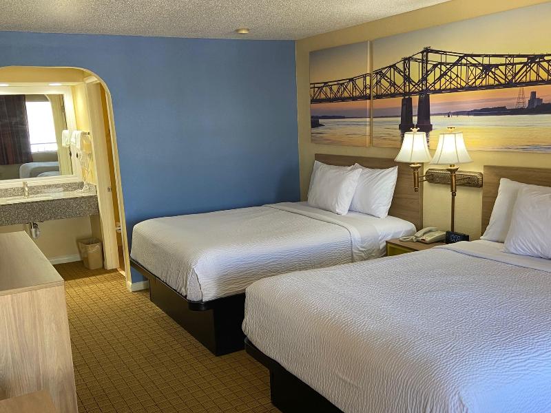 QUADRUPLE TWO DOUBLE BEDS