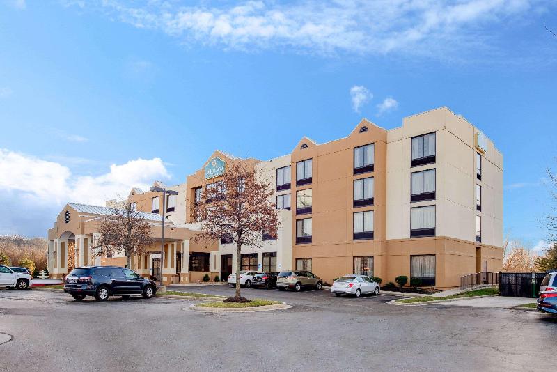 La Quinta Inn & Suites Newark - Elkton image
