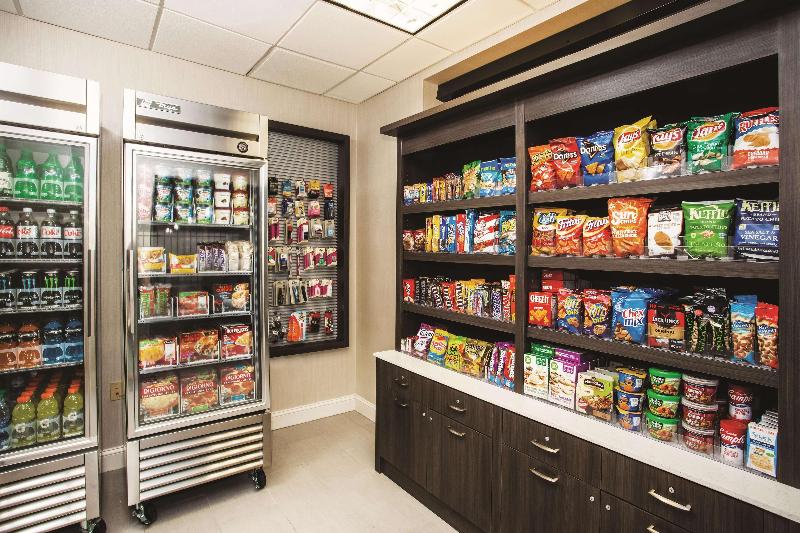 La Quinta Inn & Suites Newark - Elkton image