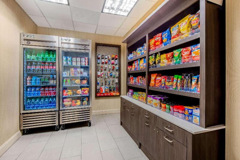 La Quinta Inn & Suites Newark - Elkton image