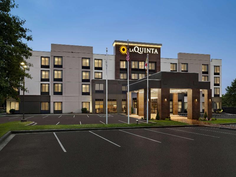 La Quinta Inn & Suites Newark - Elkton image