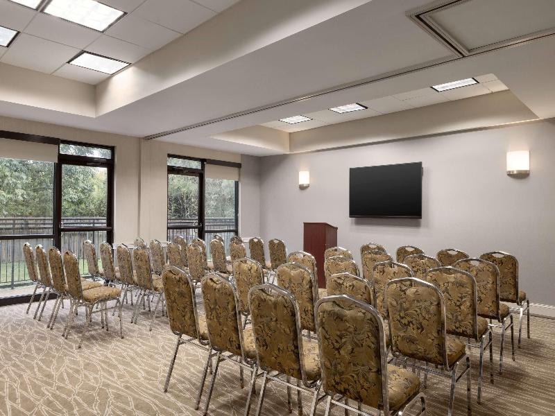 La Quinta Inn & Suites Newark - Elkton image