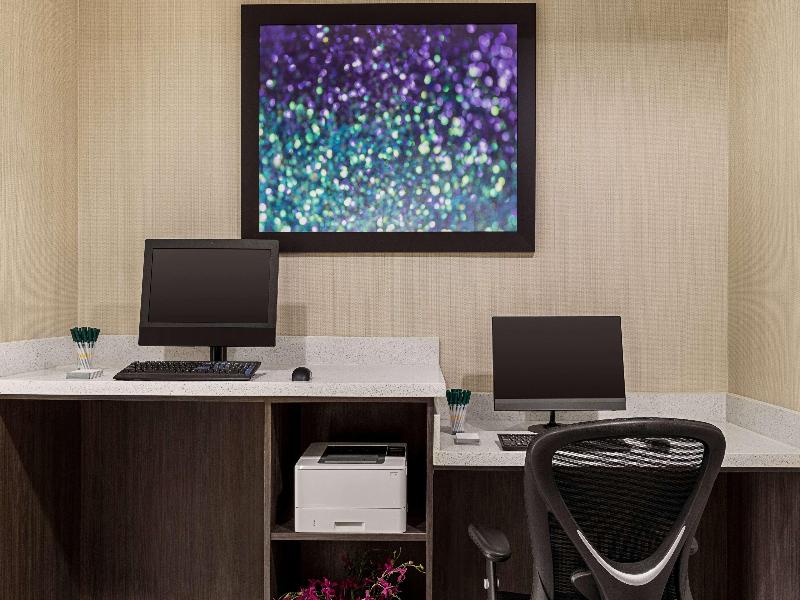 La Quinta Inn & Suites Newark - Elkton image