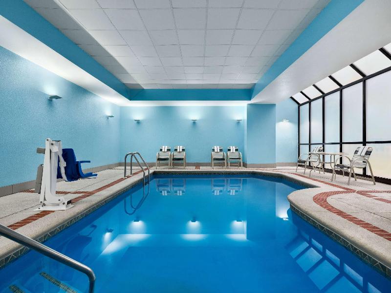 La Quinta Inn & Suites Newark - Elkton image