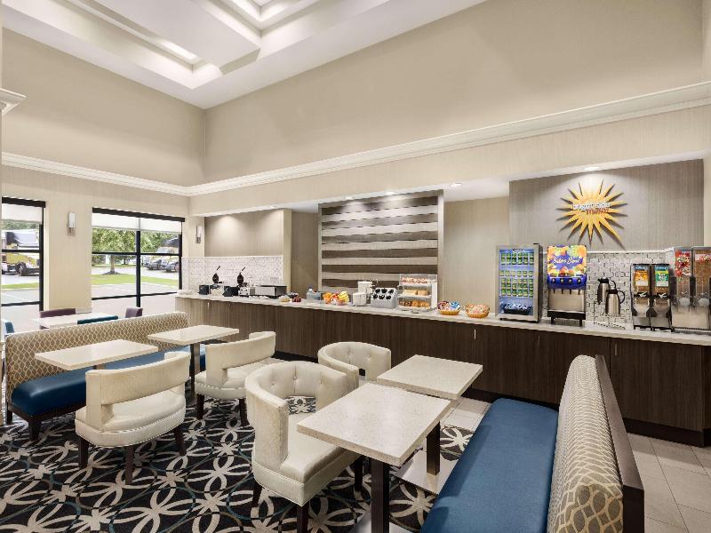 La Quinta Inn & Suites Newark - Elkton image
