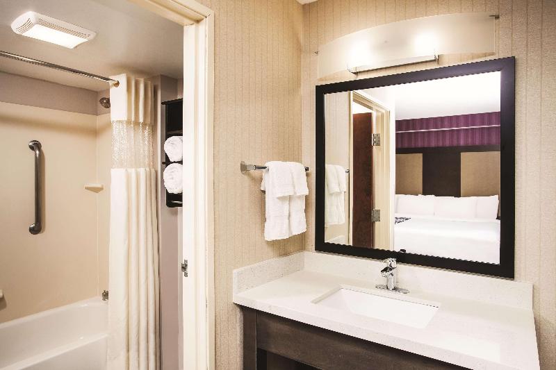 La Quinta Inn & Suites Newark - Elkton image