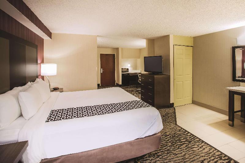 La Quinta Inn & Suites Newark - Elkton image