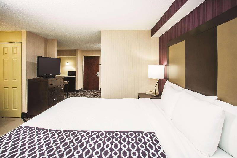 La Quinta Inn & Suites Newark - Elkton image