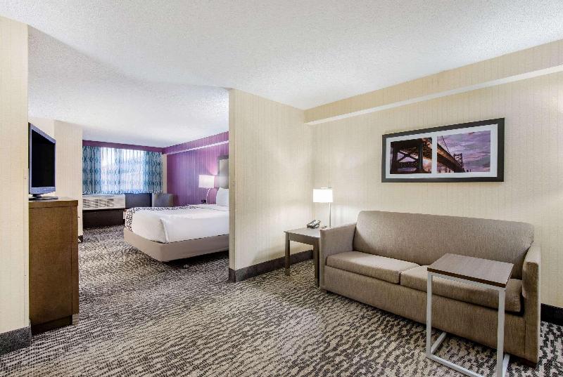 La Quinta Inn & Suites Newark - Elkton image