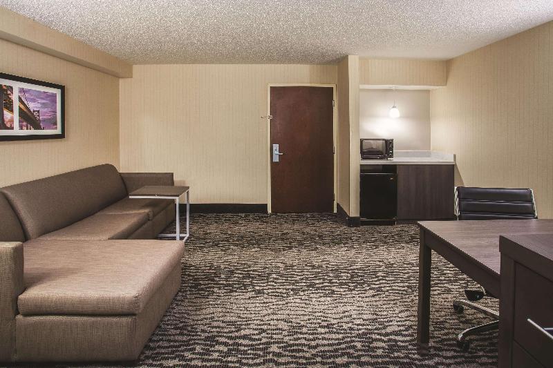 La Quinta Inn & Suites Newark - Elkton image