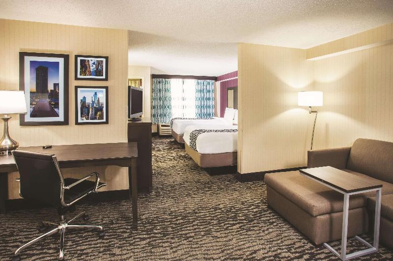 La Quinta Inn & Suites Newark - Elkton image