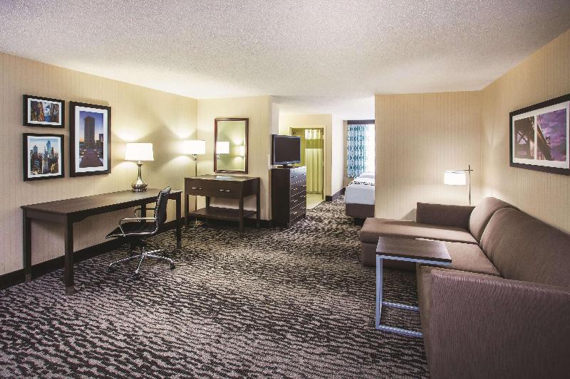La Quinta Inn & Suites Newark - Elkton image