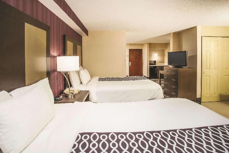 La Quinta Inn & Suites Newark - Elkton image