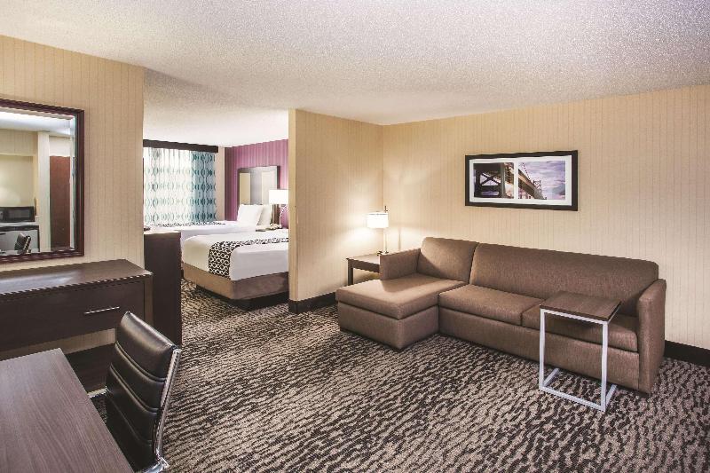 La Quinta Inn & Suites Newark - Elkton image