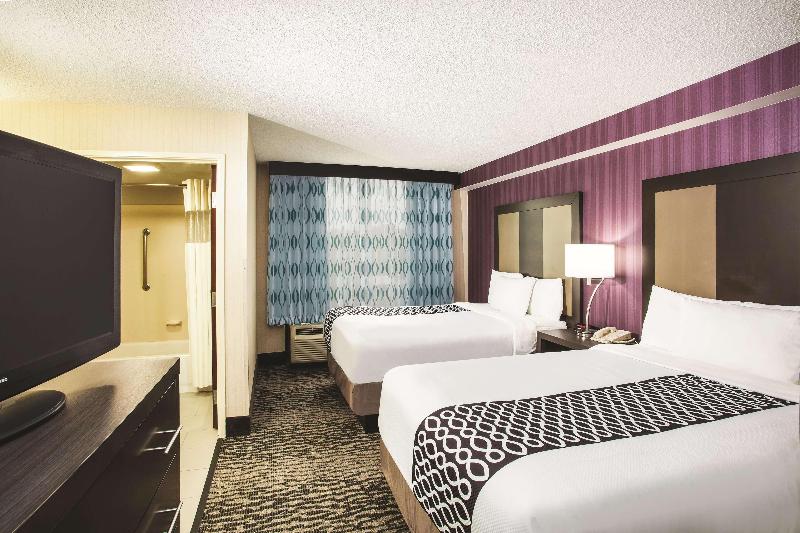 La Quinta Inn & Suites Newark - Elkton image