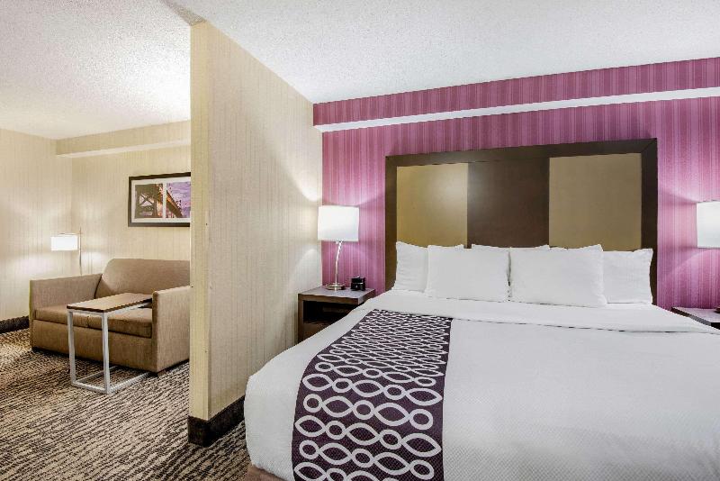 La Quinta Inn & Suites Newark - Elkton image
