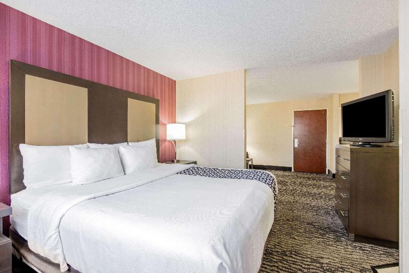 La Quinta Inn & Suites Newark - Elkton image