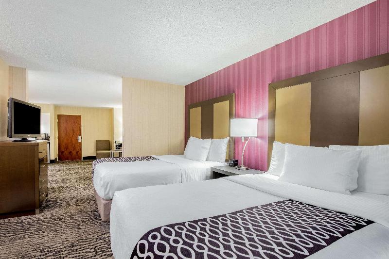 La Quinta Inn & Suites Newark - Elkton image