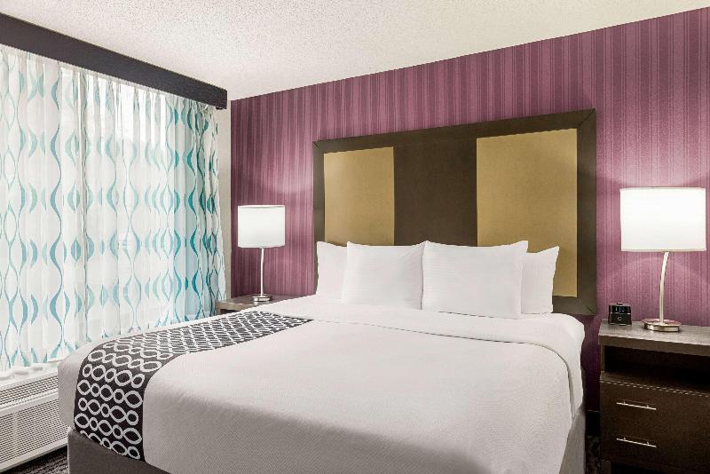 La Quinta Inn & Suites Newark - Elkton image