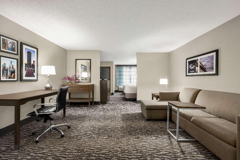 La Quinta Inn & Suites Newark - Elkton image