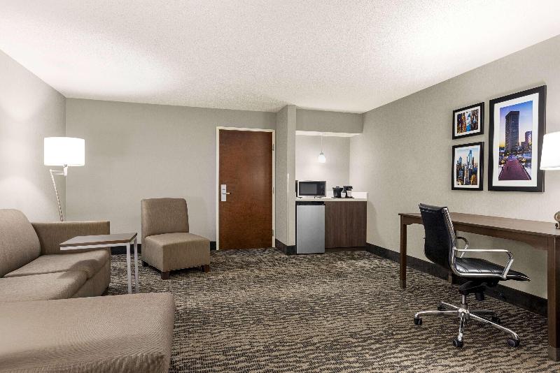 La Quinta Inn & Suites Newark - Elkton image