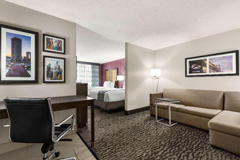 La Quinta Inn & Suites Newark - Elkton image