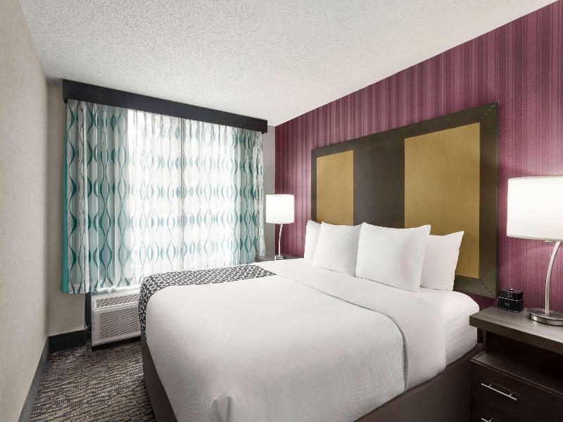 La Quinta Inn & Suites Newark - Elkton image