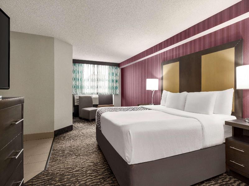 La Quinta Inn & Suites Newark - Elkton image