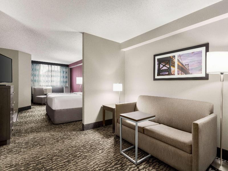 La Quinta Inn & Suites Newark - Elkton image