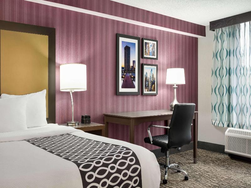 La Quinta Inn & Suites Newark - Elkton image