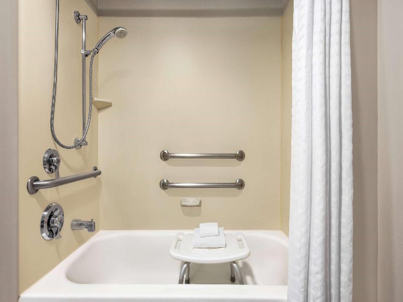La Quinta Inn & Suites Newark - Elkton image