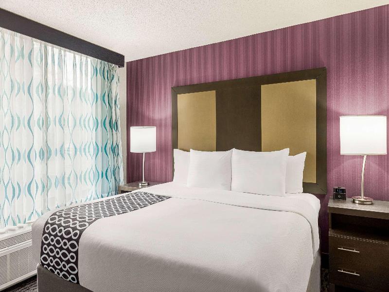La Quinta Inn & Suites Newark - Elkton image