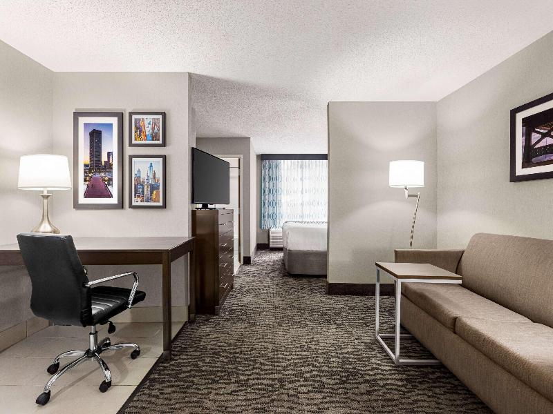 La Quinta Inn & Suites Newark - Elkton image