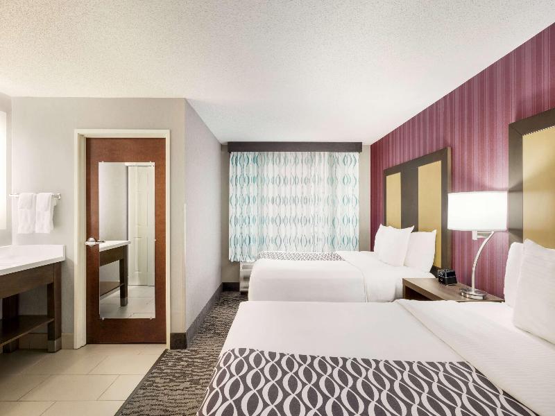 La Quinta Inn & Suites Newark - Elkton image