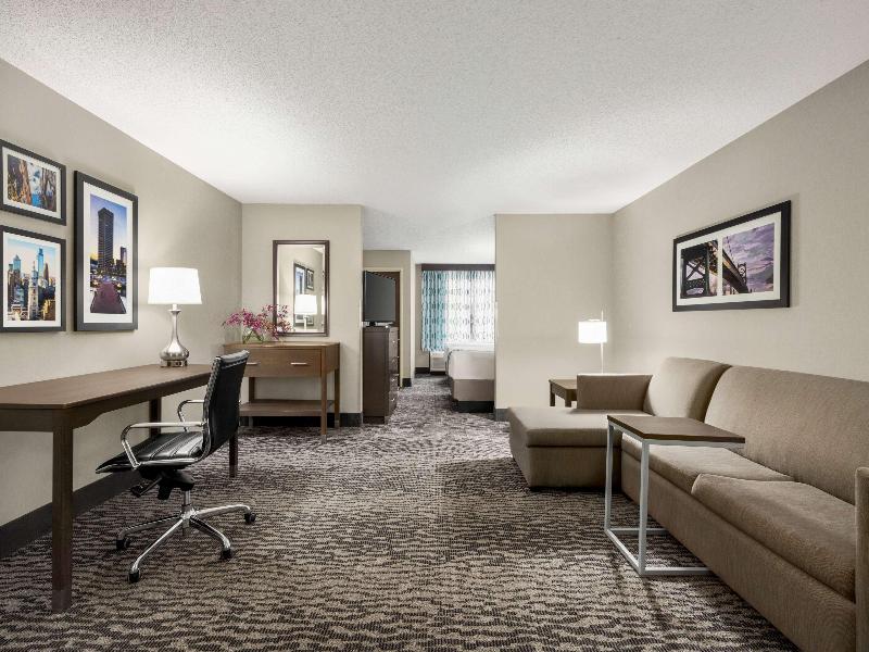 La Quinta Inn & Suites Newark - Elkton image