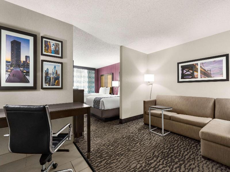 La Quinta Inn & Suites Newark - Elkton image