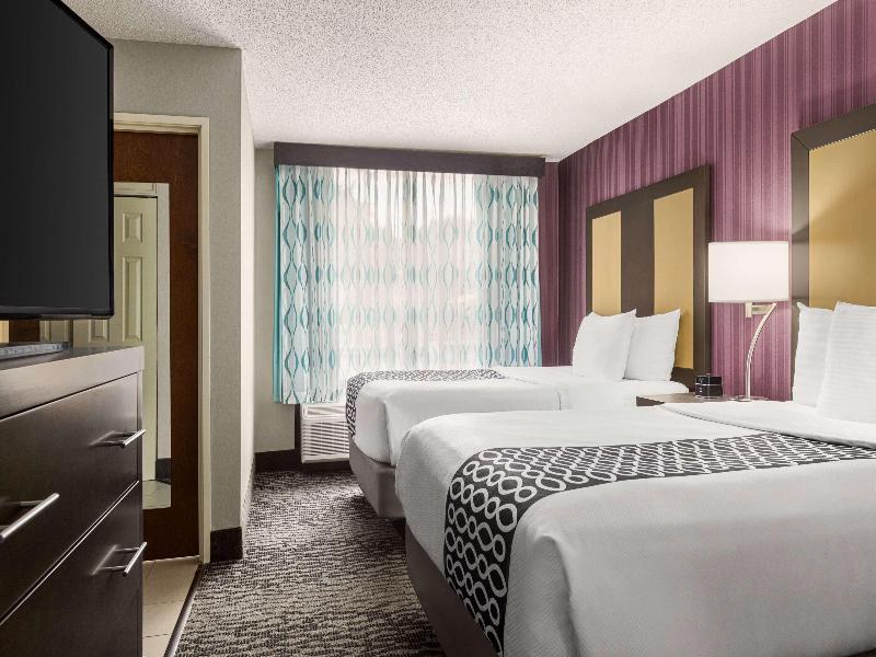 La Quinta Inn & Suites Newark - Elkton image