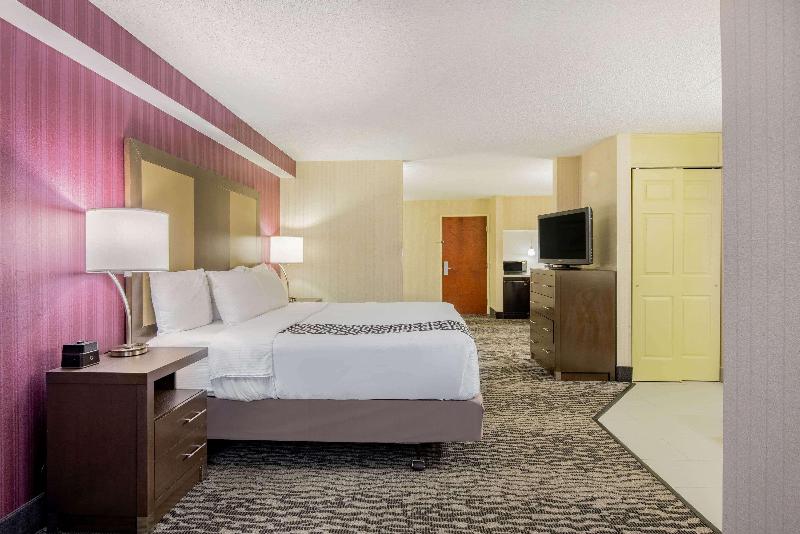 La Quinta Inn & Suites Newark - Elkton image