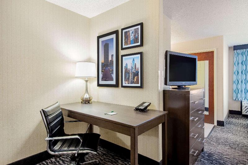 La Quinta Inn & Suites Newark - Elkton image