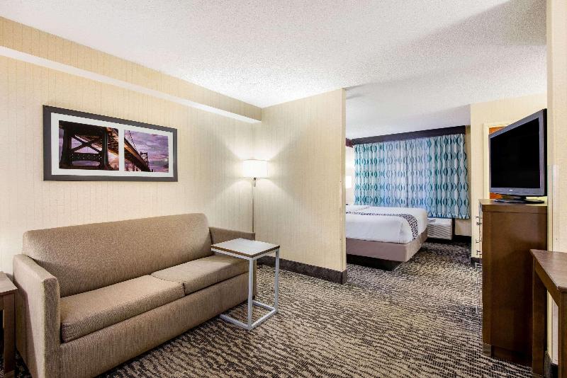 La Quinta Inn & Suites Newark - Elkton image