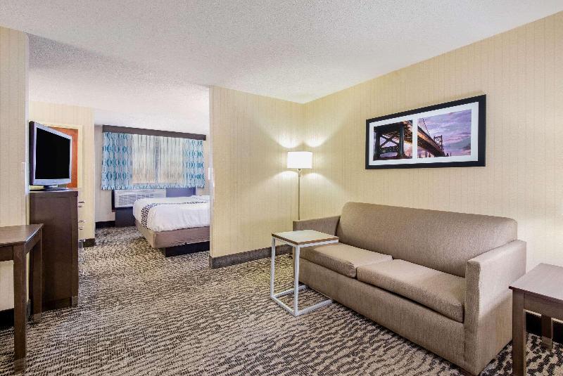 La Quinta Inn & Suites Newark - Elkton image